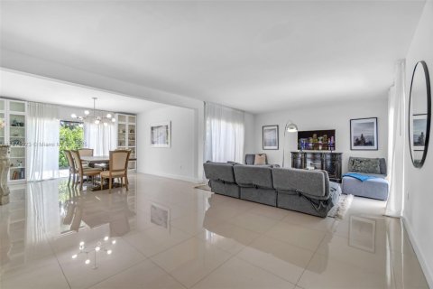 Villa ou maison à vendre à Miami, Floride: 3 chambres, 204.94 m2 № 1895788 - photo 6