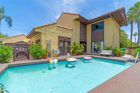 Villa ou maison à vendre à Miami, Floride: 3 chambres, 204.94 m2 № 1895788 - photo 1