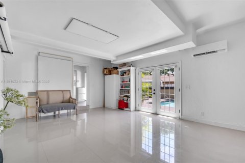 Villa ou maison à vendre à Miami, Floride: 3 chambres, 204.94 m2 № 1895788 - photo 21