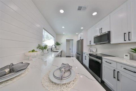Villa ou maison à vendre à Saint Petersburg, Floride: 3 chambres, 144.37 m2 № 1719990 - photo 17