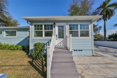 Villa ou maison à vendre à Saint Petersburg, Floride: 3 chambres, 144.37 m2 № 1719990 - photo 4