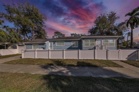 Villa ou maison à vendre à Saint Petersburg, Floride: 3 chambres, 144.37 m2 № 1719990 - photo 1