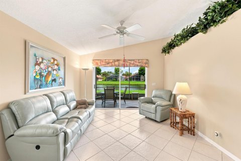 House in Boynton Beach, Florida 3 bedrooms, 175.03 sq.m. № 2189480 - photo 13
