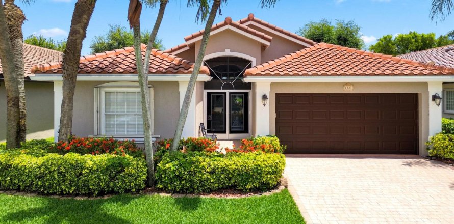 House in Boynton Beach, Florida 3 bedrooms, 175.03 sq.m. № 2189480