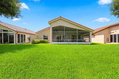 House in Boynton Beach, Florida 3 bedrooms, 175.03 sq.m. № 2189480 - photo 2