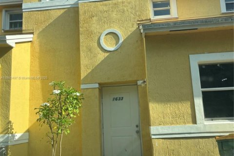 Adosado en venta en Homestead, Florida, 3 dormitorios, 126.16 m2 № 1830387 - foto 1