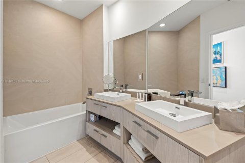 Condo in Hollywood, Florida, 2 bedrooms  № 1854864 - photo 17