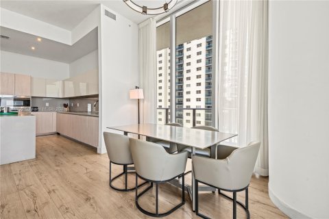 Condo in Hollywood, Florida, 2 bedrooms  № 1854864 - photo 13
