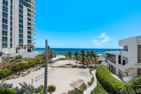Condo in Hollywood, Florida, 2 bedrooms  № 1854864 - photo 9