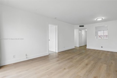 Copropriété à louer à Miramar, Floride: 2 chambres, 77.29 m2 № 1940050 - photo 9