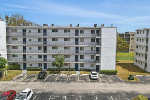Copropriété à louer à Miramar, Floride: 2 chambres, 77.29 m2 № 1940050 - photo 2