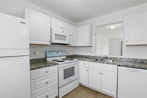 Copropriété à louer à Miramar, Floride: 2 chambres, 77.29 m2 № 1940050 - photo 25