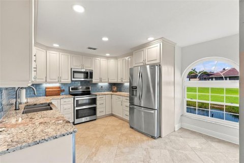 Touwnhouse à vendre à Saint Petersburg, Floride: 3 chambres, 200.58 m2 № 2399464 - photo 5