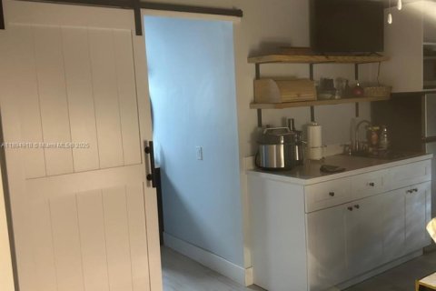 Immobilier commercial à louer à South Miami, Floride № 2018911 - photo 10