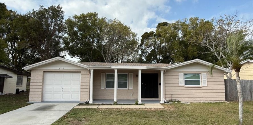 House in New Port Richey, Florida 3 bedrooms, 130.06 sq.m. № 1532772