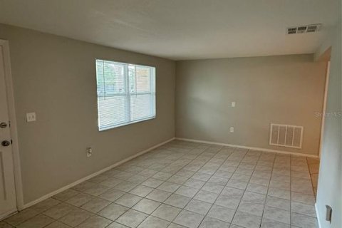 House in New Port Richey, Florida 3 bedrooms, 130.06 sq.m. № 1532772 - photo 3