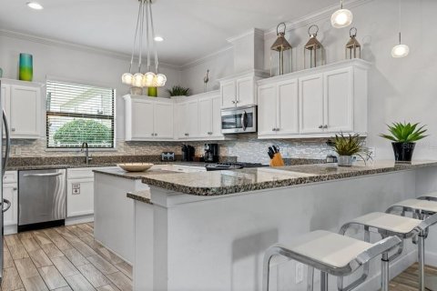 House in Four Corners, Florida 7 bedrooms, 365.85 sq.m. № 1564447 - photo 9