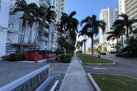 Condo in North Bay Village, Florida, 1 bedroom  № 2172338