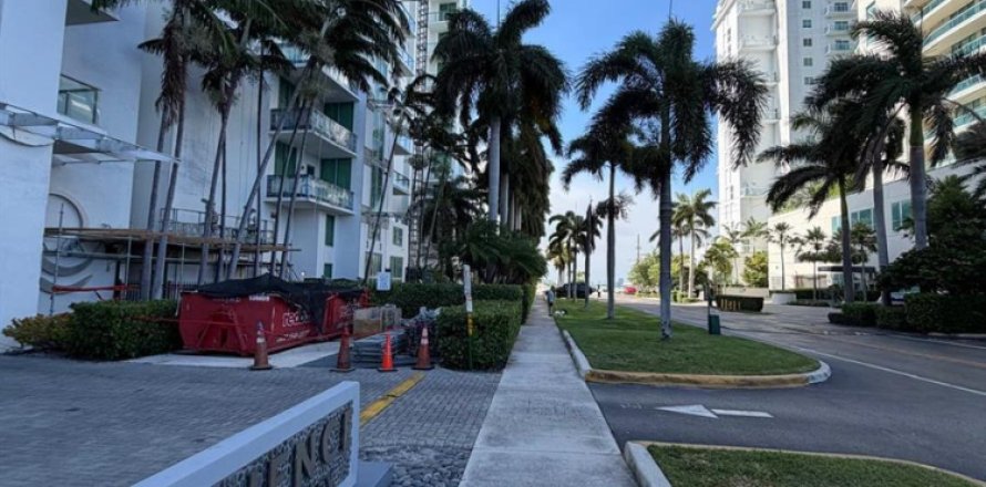 Condo in North Bay Village, Florida, 1 bedroom  № 2172338