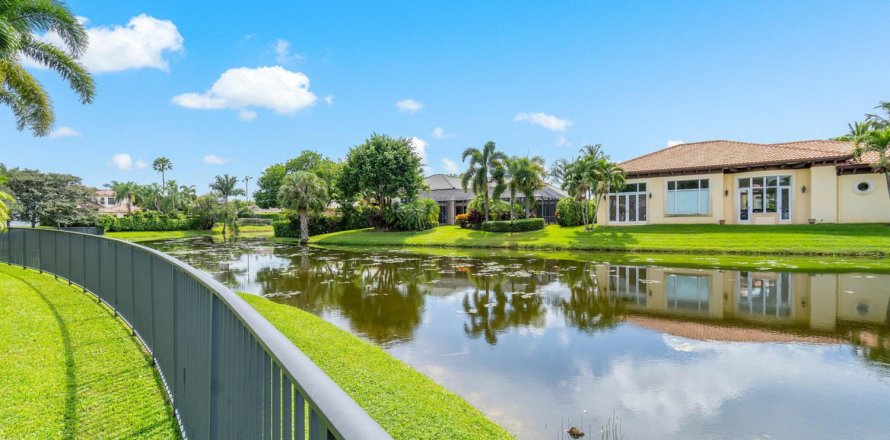 Casa en Wellington, Florida 4 dormitorios, 357.12 m2 № 748034
