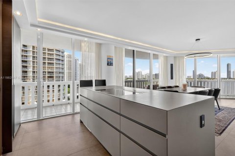 Condo in Aventura, Florida, 3 bedrooms  № 1943616 - photo 12