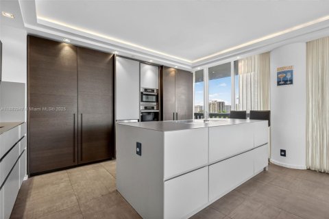 Condo in Aventura, Florida, 3 bedrooms  № 1943616 - photo 10