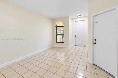 Townhouse in Miami, Florida 4 bedrooms, 176.42 sq.m. № 2423069 - photo 4