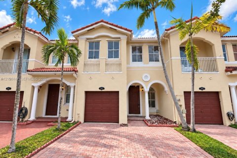 Townhouse in Miami, Florida 4 bedrooms, 176.42 sq.m. № 2423069