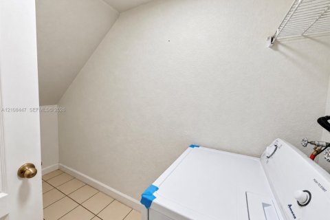 Townhouse in Miami, Florida 4 bedrooms, 176.42 sq.m. № 2423069 - photo 22