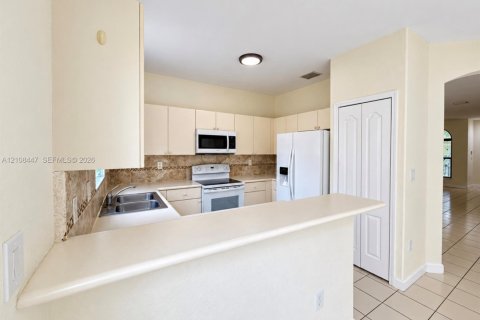 Townhouse in Miami, Florida 4 bedrooms, 176.42 sq.m. № 2423069 - photo 13