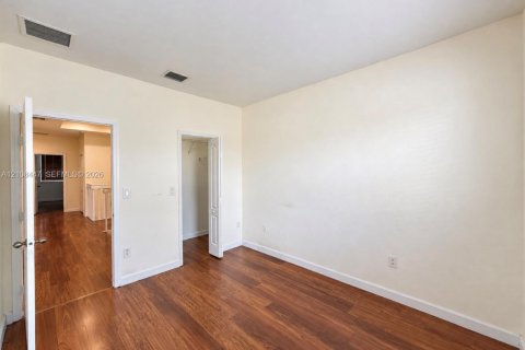 Townhouse in Miami, Florida 4 bedrooms, 176.42 sq.m. № 2423069 - photo 29