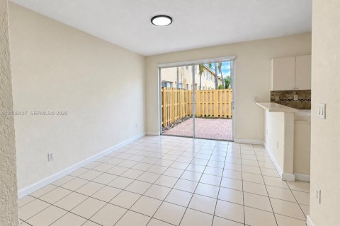 Townhouse in Miami, Florida 4 bedrooms, 176.42 sq.m. № 2423069 - photo 9