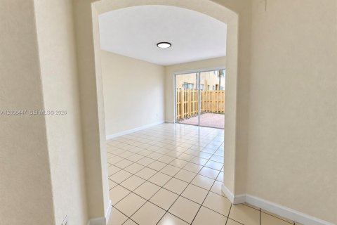 Townhouse in Miami, Florida 4 bedrooms, 176.42 sq.m. № 2423069 - photo 8