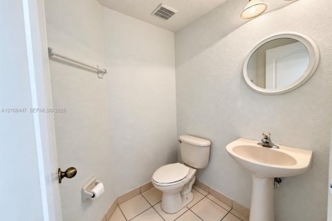 Townhouse in Miami, Florida 4 bedrooms, 176.42 sq.m. № 2423069 - photo 23