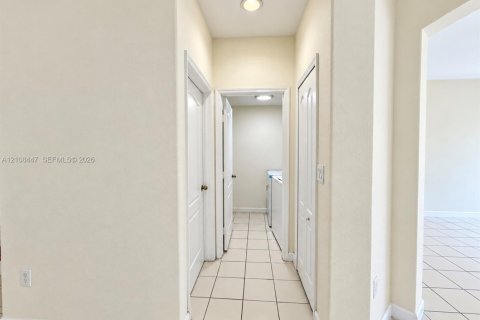 Townhouse in Miami, Florida 4 bedrooms, 176.42 sq.m. № 2423069 - photo 20