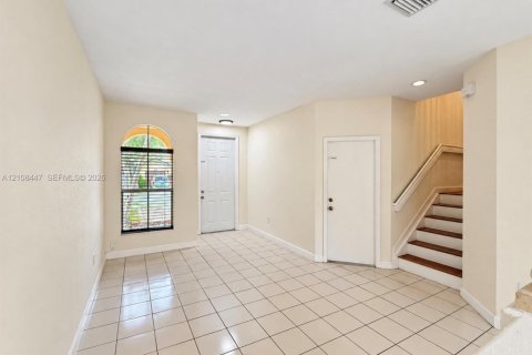 Townhouse in Miami, Florida 4 bedrooms, 176.42 sq.m. № 2423069 - photo 3