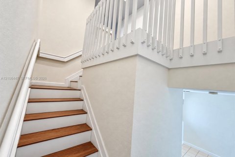 Townhouse in Miami, Florida 4 bedrooms, 176.42 sq.m. № 2423069 - photo 25