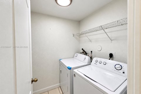 Townhouse in Miami, Florida 4 bedrooms, 176.42 sq.m. № 2423069 - photo 21