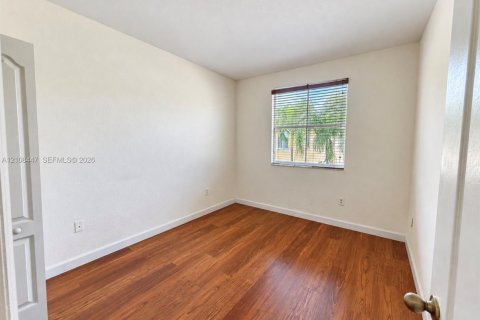 Townhouse in Miami, Florida 4 bedrooms, 176.42 sq.m. № 2423069 - photo 28