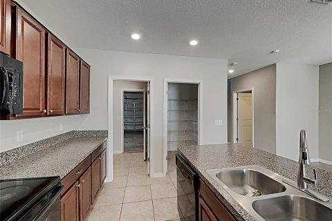 House in Ruskin, Florida 5 bedrooms, 224.36 sq.m. № 2150902 - photo 7