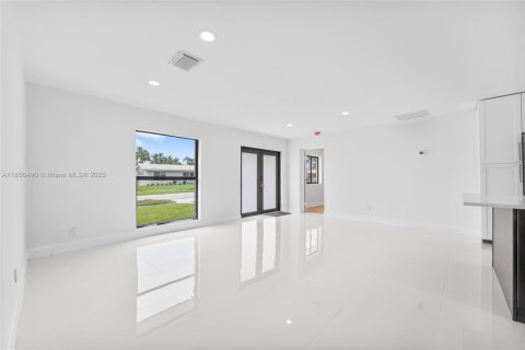 House in Deerfield Beach, Florida 3 bedrooms, 118.73 sq.m. № 1878378 - photo 9