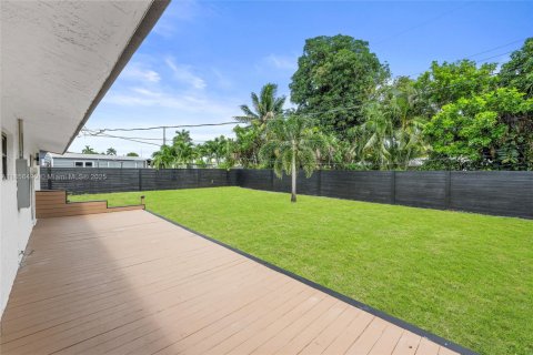 House in Deerfield Beach, Florida 3 bedrooms, 118.73 sq.m. № 1878378 - photo 23