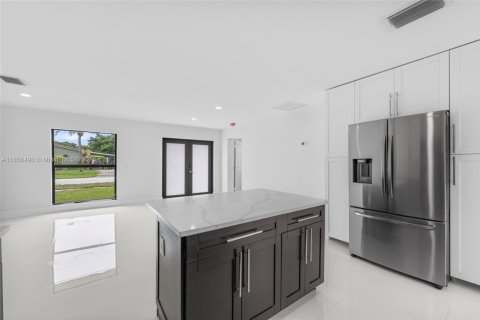 House in Deerfield Beach, Florida 3 bedrooms, 118.73 sq.m. № 1878378 - photo 7