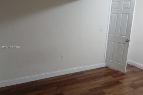 Villa ou maison à vendre à Miami, Floride: 5 chambres, 125.6 m2 № 2025213 - photo 13