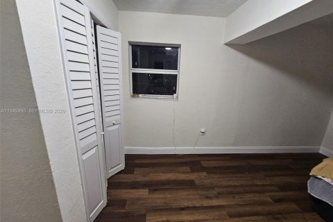 Villa ou maison à vendre à Miami, Floride: 5 chambres, 125.6 m2 № 2025213 - photo 9