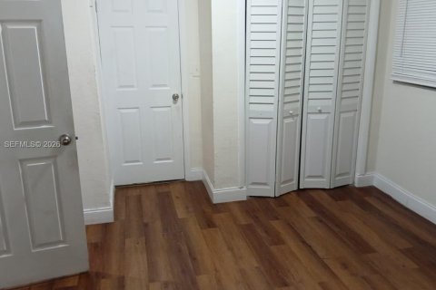 Villa ou maison à vendre à Miami, Floride: 5 chambres, 125.6 m2 № 2025213 - photo 12