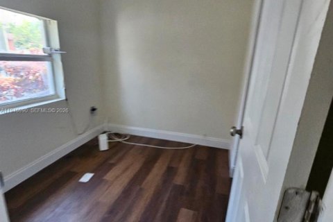 Villa ou maison à vendre à Miami, Floride: 5 chambres, 125.6 m2 № 2025213 - photo 8