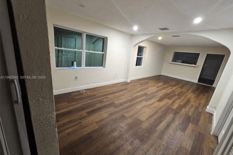 Villa ou maison à Miami, Floride 5 chambres, 125.6 m2 № 2025213