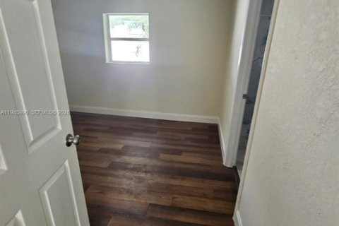 Villa ou maison à vendre à Miami, Floride: 5 chambres, 125.6 m2 № 2025213 - photo 6