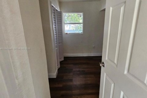 Villa ou maison à vendre à Miami, Floride: 5 chambres, 125.6 m2 № 2025213 - photo 5